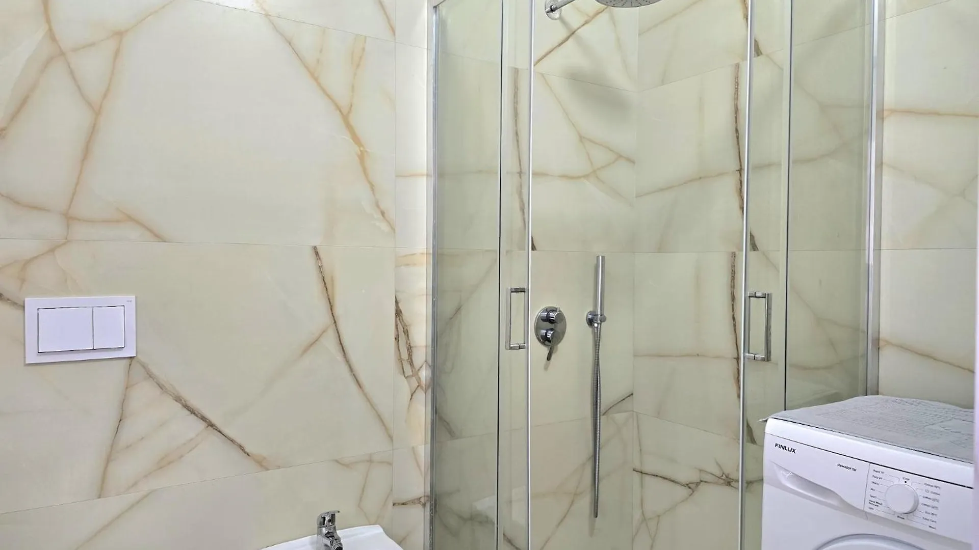 Two-Bedroom Holiday Apartment In Qerret ゴーレム