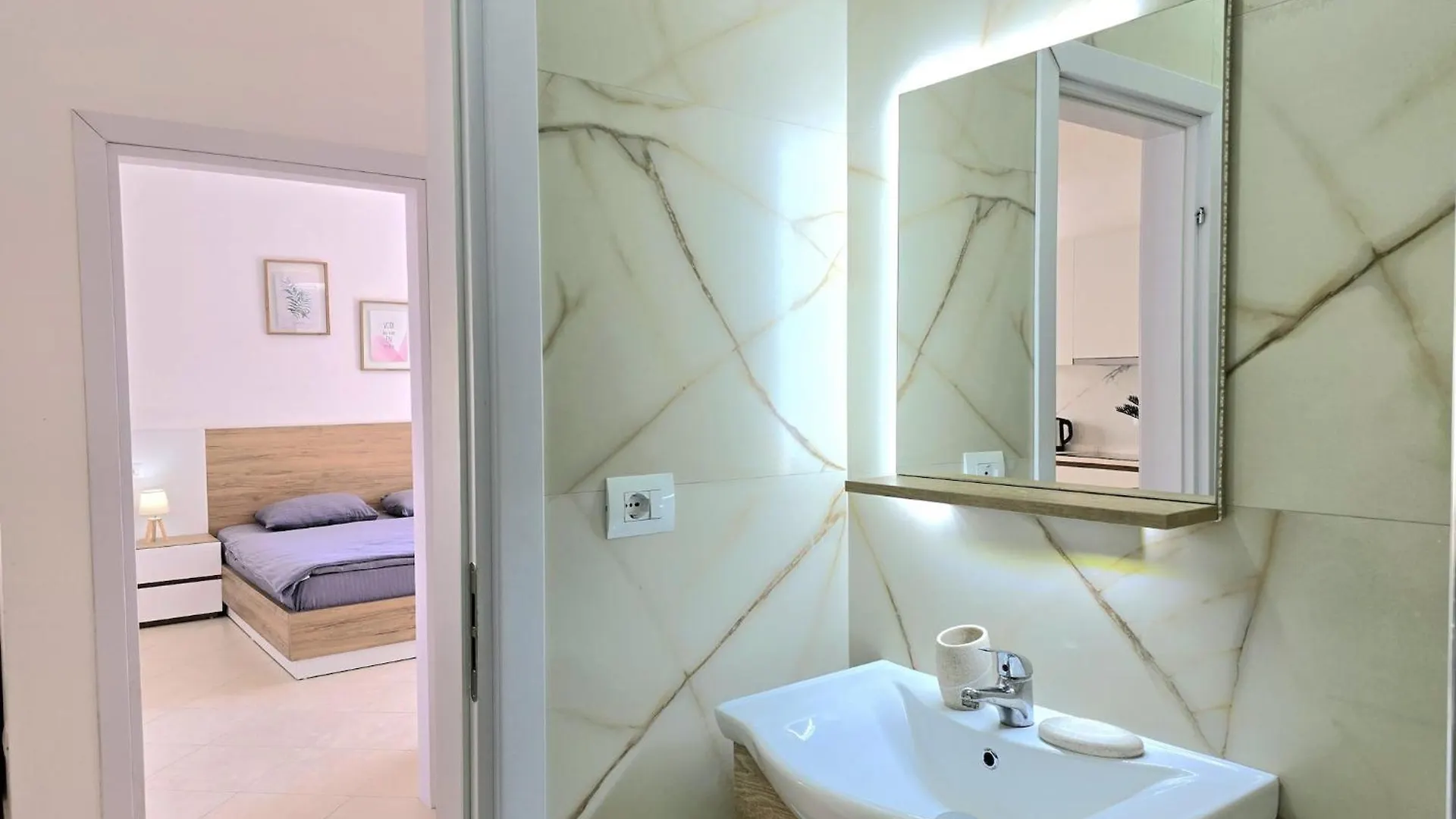 Two-Bedroom Holiday Apartment In Qerret ゴーレム