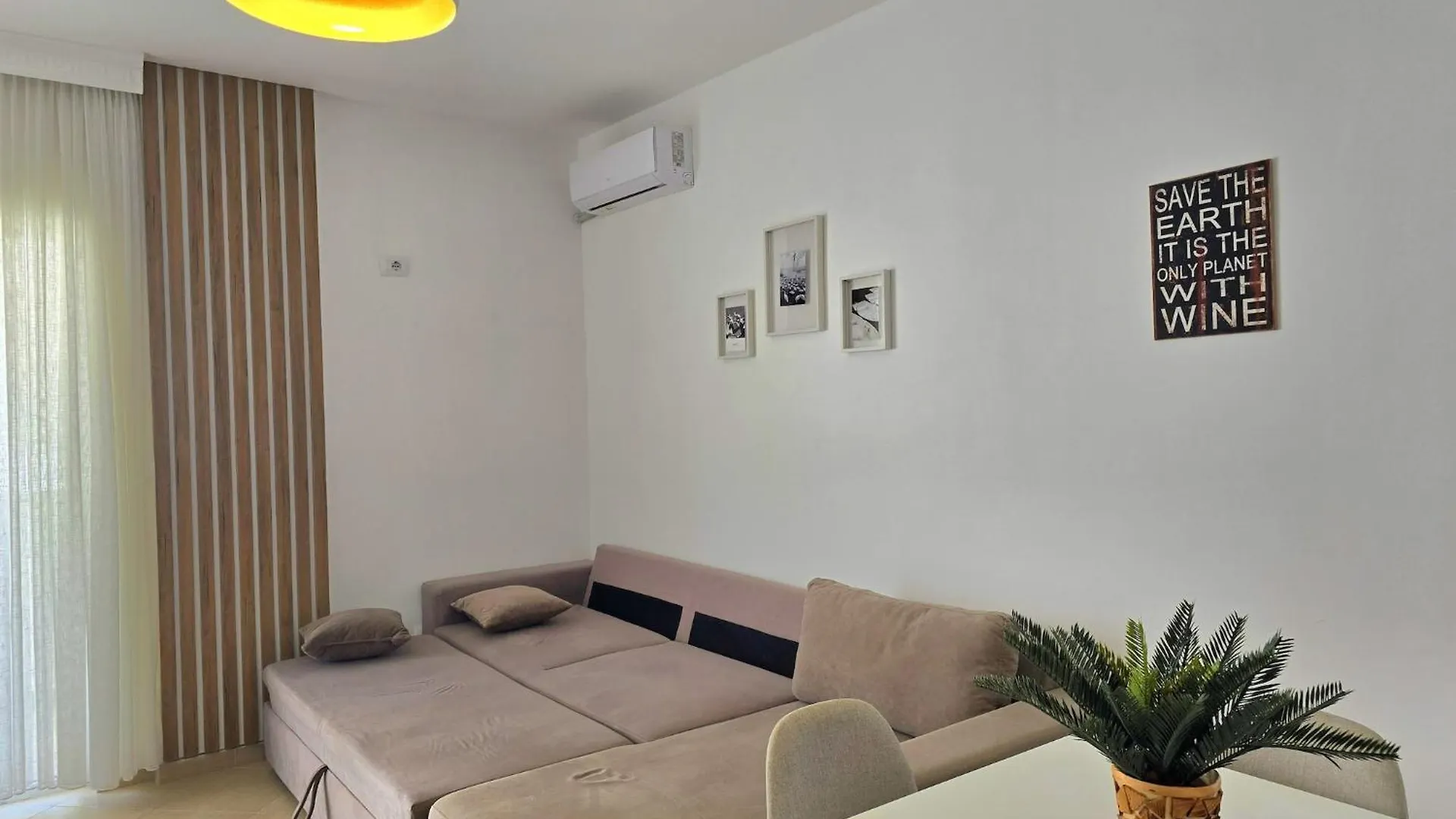 Two-Bedroom Holiday Apartment In Qerret ゴーレム