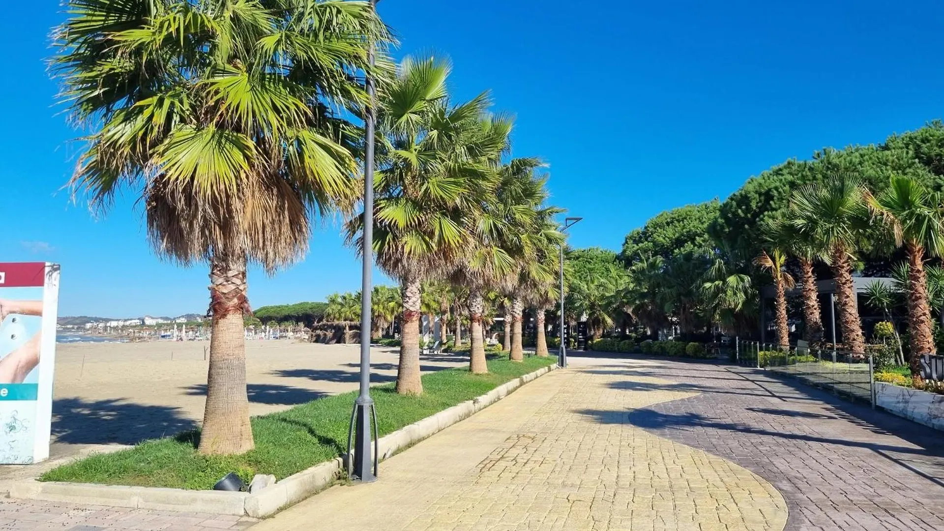 Two-Bedroom Holiday Apartment In Qerret ゴーレム