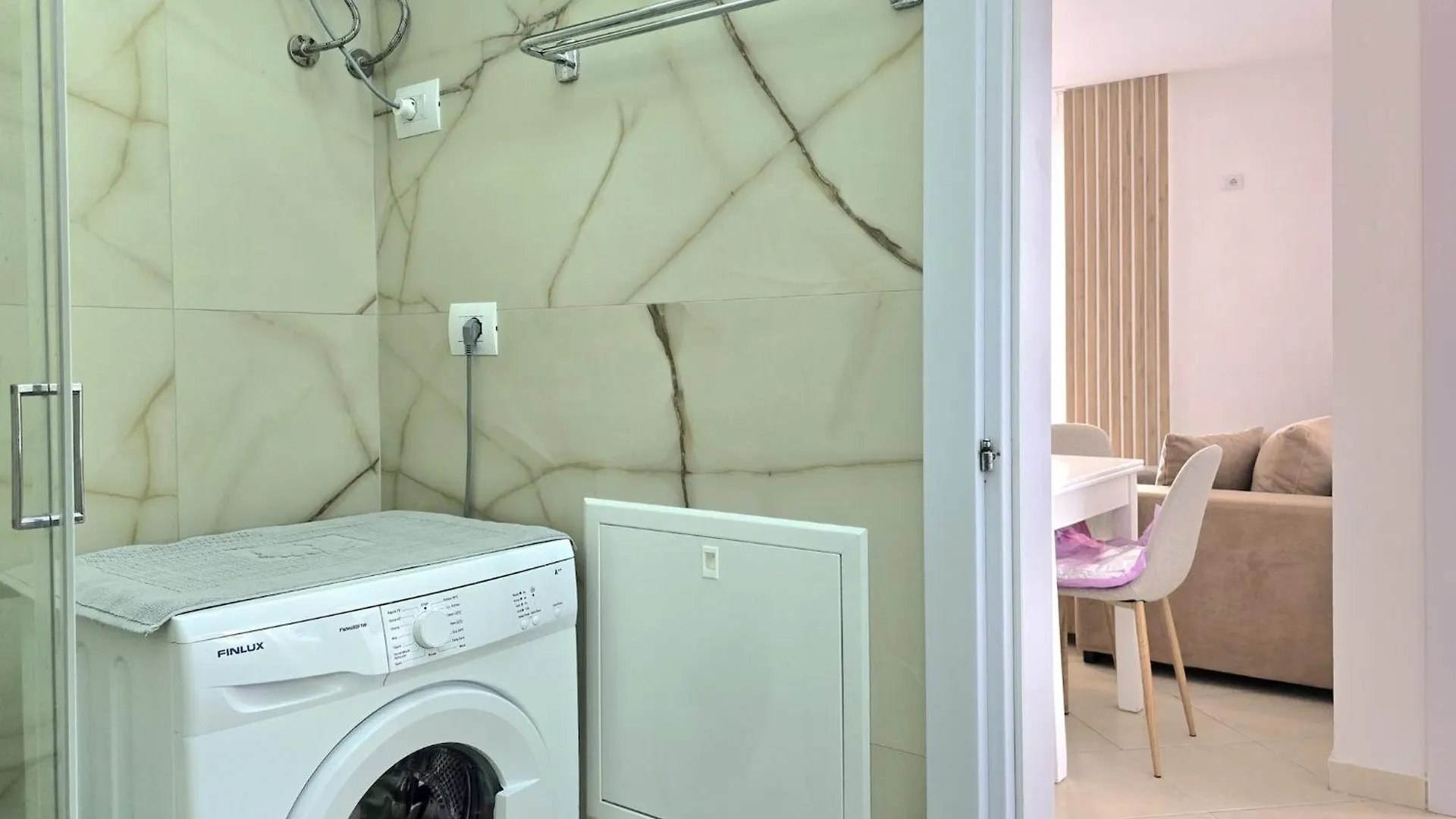 Two-Bedroom Holiday Apartment In Qerret ゴーレム