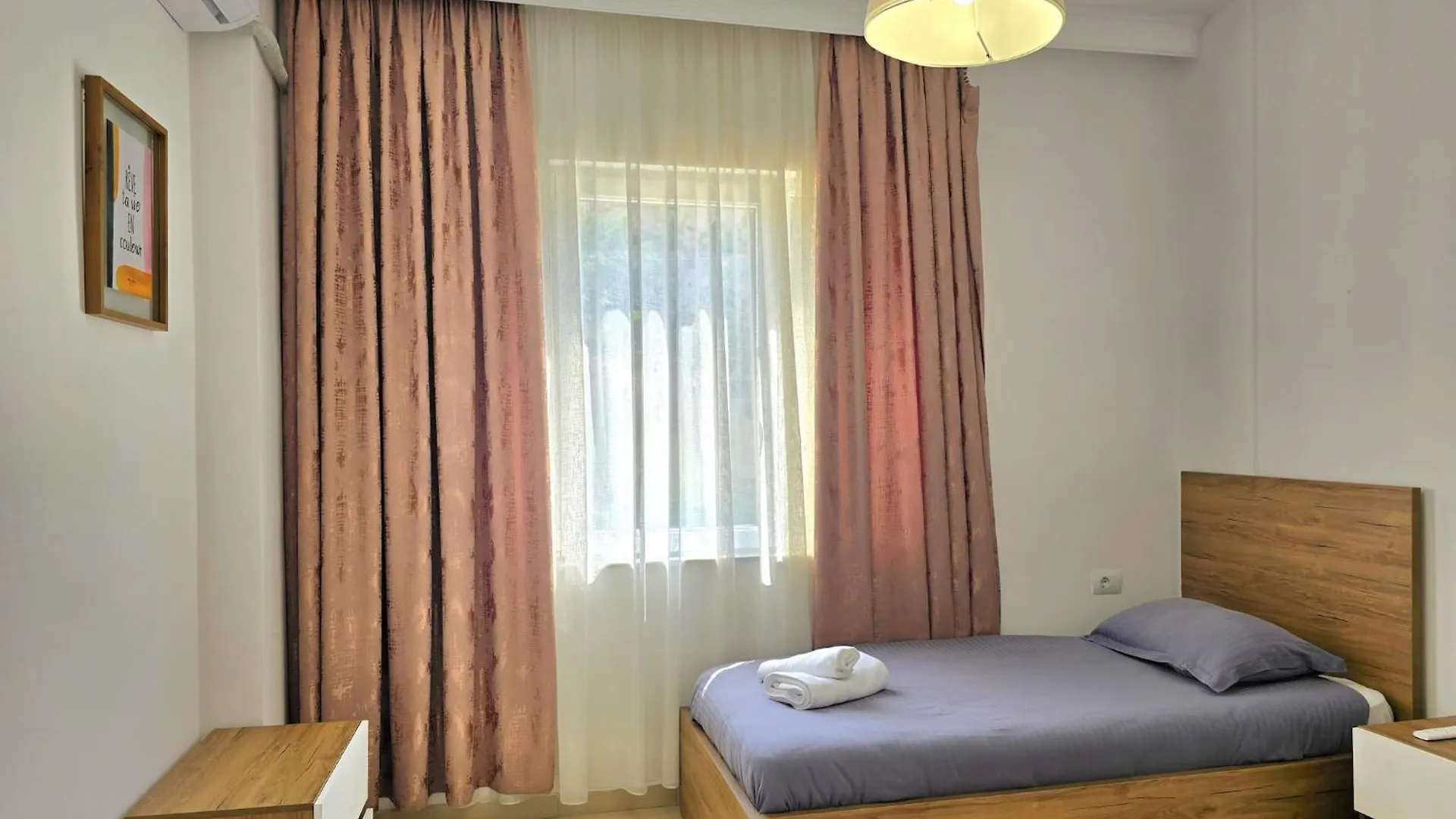 Two-Bedroom Holiday Apartment In Qerret ゴーレム